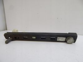 Renault Trafic II (X83) Rail de réglage hauteur de ceinture de sécurité 696525