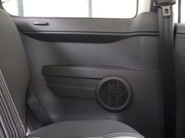 Volkswagen Fox Takaoven verhoilu 