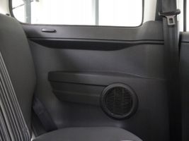 Volkswagen Fox Takaoven verhoilu 