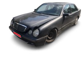 Mercedes-Benz E W210 Pare-brise vitre avant 611961