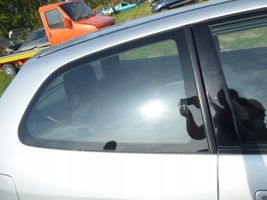 Mitsubishi Colt Fenêtre latérale avant / vitre triangulaire 