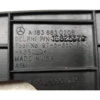 Mercedes-Benz ML W163 Rivestimento pannello centrale del cruscotto A1636801236