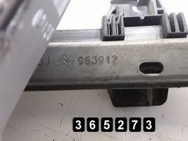 Citroen C3 Elektryczny podnośnik szyby drzwi 963912 european