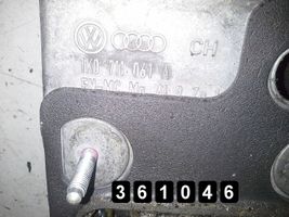 Volkswagen Caddy Lewarek zmiany biegów / górny 2000sdi 1k0711061a