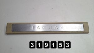 Jaguar XF Muu kynnyksen/pilarin verhoiluelementti 8X23-13200-AF