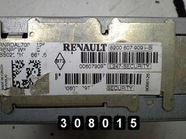 Renault Laguna II Panel / Radioodtwarzacz CD/DVD/GPS 8200607909