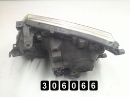 Toyota Hiace (H200) Lampa przednia 