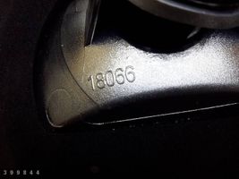 Nissan Pulsar Feux arrière sur hayon 18066