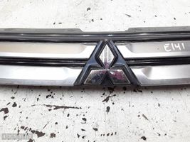 Mitsubishi Outlander Etupuskurin ylempi jäähdytinsäleikkö 7450A980