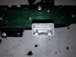 Mitsubishi Lancer VIII Botón interruptor de luz de peligro 