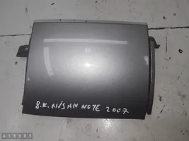 Nissan Note (E11) Rivestimento modanatura del faro posteriore 781299U01A