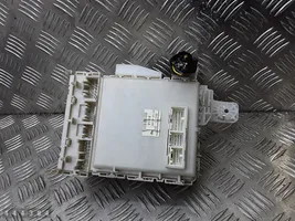 Toyota Prius (NHW20) Module de fusibles 8273047290