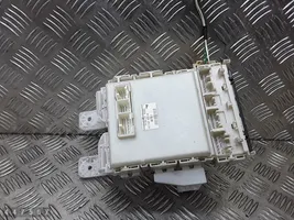 Toyota Prius (NHW20) Módulo de fusible 8273047290