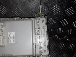 Toyota Prius (NHW20) Module de fusibles 8273047290