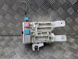 Toyota Prius (NHW20) Module de fusibles 8273047290