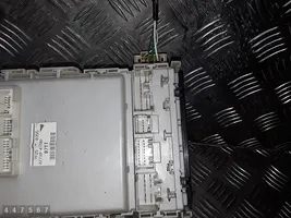 Toyota Prius (NHW20) Module de fusibles 8273047290