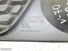 Volvo V70 Etusäleikkö 30678640