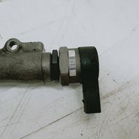 BMW 3 E92 E93 Fuel distributor 7799610