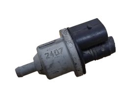 Volkswagen Touran I Valve vacuum 058133517B