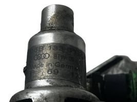 Volkswagen PASSAT B5.5 Kraftstoffverteiler Einspritzleiste Verteilerrohr 06B133313M