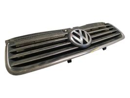 Volkswagen PASSAT B5.5 Etupuskurin ylempi jäähdytinsäleikkö 3B0853651K