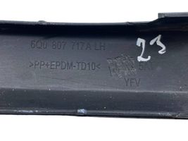 Volkswagen Polo IV 9N3 Modanatura separatore del paraurti anteriore 6Q0807717A