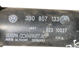 Volkswagen PASSAT B5 Etupuskurin törmäysvoiman vaimennin 3B0807133A