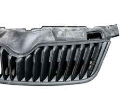 Skoda Praktik (5J8) Grille calandre supérieure de pare-chocs avant 5L0010722P