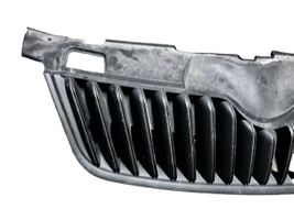 Skoda Praktik (5J8) Grille calandre supérieure de pare-chocs avant 5L0010722P