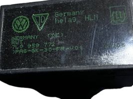 Volkswagen Touran I Seat heating relay 7L0959772