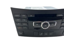 Mercedes-Benz E AMG W212 Unité principale radio / CD / DVD / GPS A2129008716