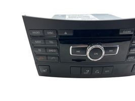 Mercedes-Benz E AMG W212 Radio / CD/DVD atskaņotājs / navigācija A2129008716