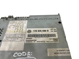 Volkswagen Touran I Panel / Radioodtwarzacz CD/DVD/GPS 1T0035680B