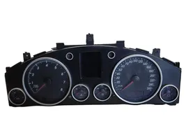 Volkswagen Touareg I Speedometer (instrument cluster) 7L6920870