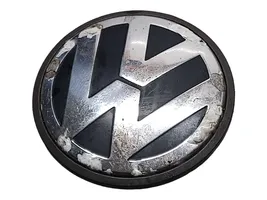 Volkswagen Touareg I Mostrina con logo/emblema della casa automobilistica 7L6601149