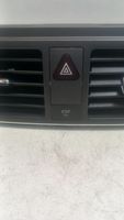 Mercedes-Benz C W204 Griglia di ventilazione centrale cruscotto A2048305754