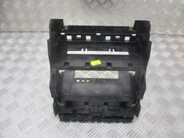 Audi A4 S4 B6 8E 8H Cadre, panneau d'unité radio / GPS 8E0858005E