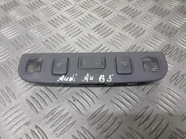 Audi A4 S4 B5 8D Rivestimento della console di illuminazione installata sul rivestimento del tetto 8D0947111AA