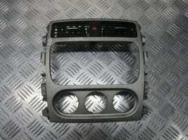 Suzuki Liana Cadre, panneau d'unité radio / GPS 