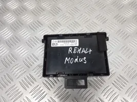 Renault Modus Boîte à fusibles 8200200780