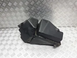 Nissan Murano Z50 Caja del filtro de aire 9Y501