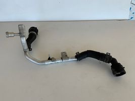 Audi A4 S4 B8 8K Tubo flessibile del liquido di raffreddamento del motore 3017373