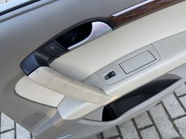 Audi Q7 4L Rivestimento del pannello della portiera posteriore 4L0863981