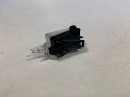 Audi A4 S4 B9 Lampka zewnętrzna przedniej klamki 8W0947134