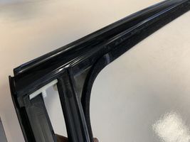 Porsche Cayenne (92A) Listwa / Uszczelka szyby drzwi tylnych 