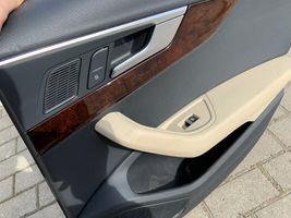 Audi A4 S4 B9 Apmušimas galinių durų (obšifke) 8W0867488