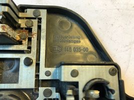 BMW 5 E39 Aizmugures spuldzes vāka turētājs 8363565