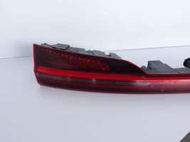 Audi e-tron Listwa światła tylnego/osłona tablicy rejestracyjnej 4KE945095B