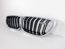 BMW M2 F87 Griglia superiore del radiatore paraurti anteriore 2355447