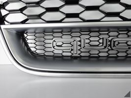 Audi RS6 C7 Etupuskurin ylempi jäähdytinsäleikkö 4G0853667
